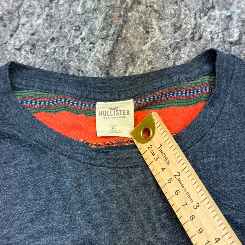 Hollister Mens XL Charcoal Grey T-Shirt Southwestern Pattern Pocket Curved Hem - Picture 5 of 7